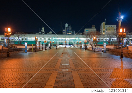 東京都多摩市 夜の多摩センター駅 東京都多摩市 夜の多摩センター駅 125001514