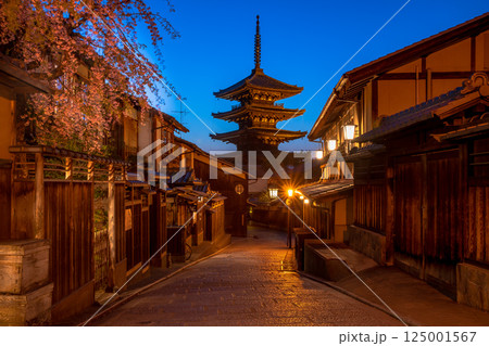 京都 東山 三寧坂 二寧坂 周辺の町並み 京都 東山 三寧坂 二寧坂 周辺の町並み 125001567