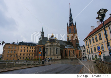 スウェーデン ストックホルム 雨のリッダーホルム教会 125001827