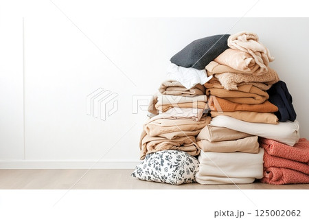 Transform cluttered spaces with effective decluttering techniques before spring cleaning. 125002062