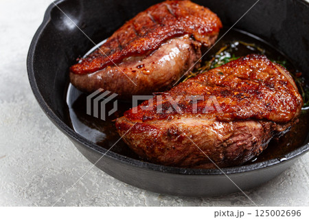 roast duck breast, in a frying pan, with spices and herbs, close-up, no people, roast duck breast, in a frying pan, with spices and herbs, close-up, no people, 125002696