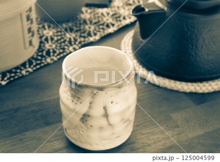 朝一杯の白湯　飲み物　お湯　湯冷まし 125004599