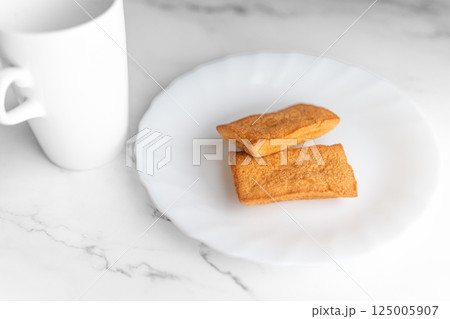 フィナンシェと白いカップ⑥ フィナンシェと白いカップ⑥ 125005907