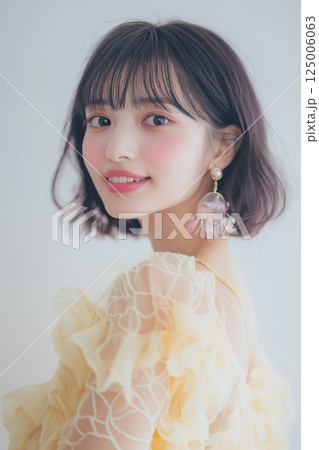 ウェディングドレスを着た女性 125006063