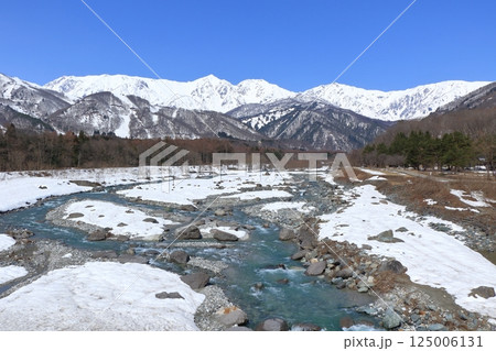 白馬大橋から望む早春の白馬三山 125006131