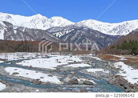 白馬大橋から望む早春の白馬三山 125006142