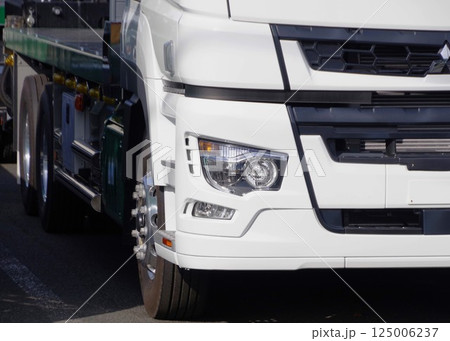 トラックイメージ　三菱ふそうスーパーグレートのフロントマスク 125006237