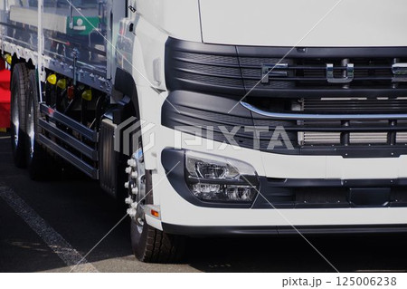 トラックイメージ　新型の三菱ふそうスーパーグレート 125006238