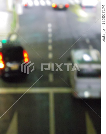 雨の日の路面 雨の日の路面 125007174