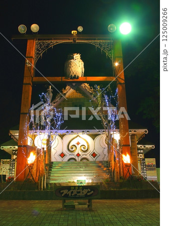 阿寒湖アイヌコタン（世界文化遺産・釧路市阿寒町・縦構図） 125009266