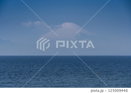 神奈川県葉山町の海岸風景 125009448