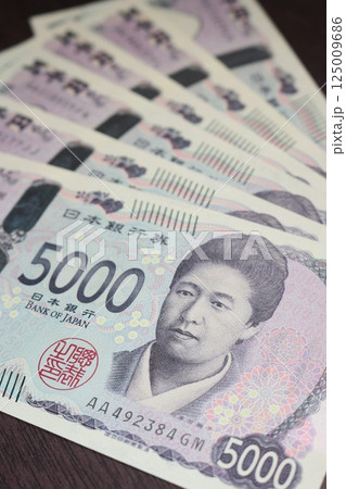 お金に関する記事のサムネイル 125009686