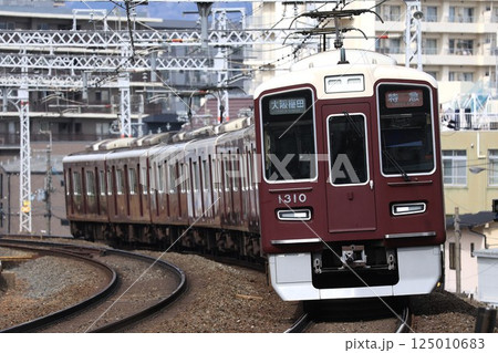 【阪急】1300系 特急（京都線：西京極駅） 125010683