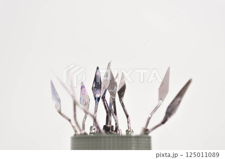Brushes and spatulas on a white background. The tools of an artist or a sculptor for drawing. Creative professions, master classes. High quality photo 125011089