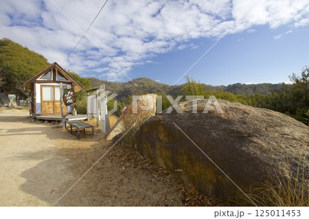 小豆島・「小瀬の重岩（こせのかさねいわ）」の登山口 125011453