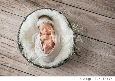 おしゃれなニューボーンフォト 125012357
