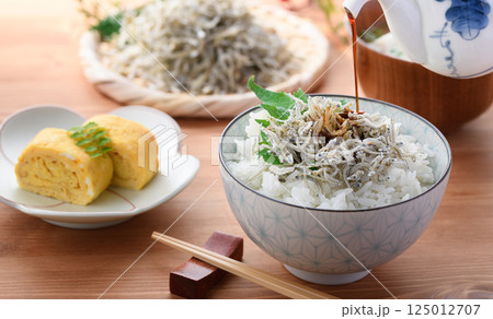 上乾 ちりめんじゃこご飯 ( ちりめん丼 ) 上乾 ちりめんじゃこご飯 ( ちりめん丼 ) 125012707