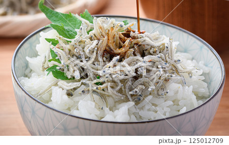 上乾 ちりめんじゃこご飯 ( ちりめん丼 ) 上乾 ちりめんじゃこご飯 ( ちりめん丼 ) 125012709
