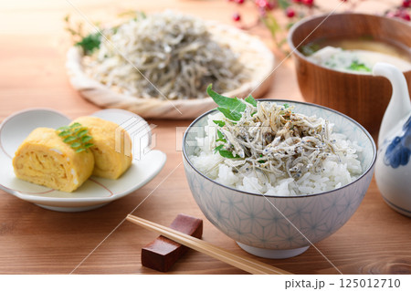 上乾 ちりめんじゃこご飯 ( ちりめん丼 ) 上乾 ちりめんじゃこご飯 ( ちりめん丼 ) 125012710