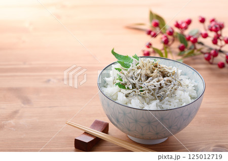上乾 ちりめんじゃこご飯 （ ちりめん丼 ） 125012719