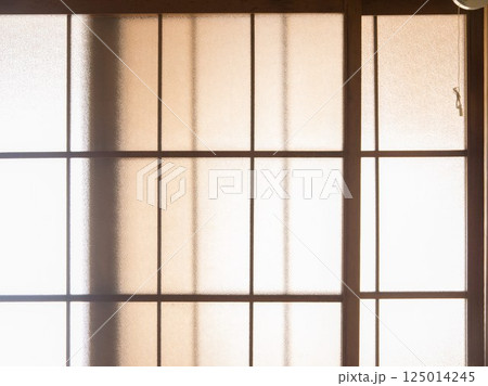 すりガラスの引き戸 125014245