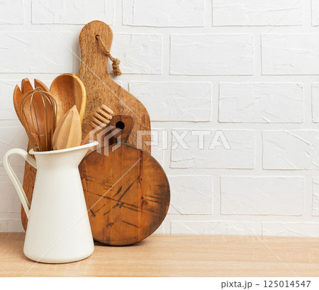Kitchen utensils made of wood Kitchen utensils made of wood 125014547