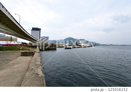 北海道、函館港の風景 125016152