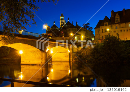 Perigueux city and Isle river at night Perigueux city and Isle river at night 125016162