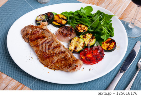 Delicious beef entrecote with vegetables 125016176