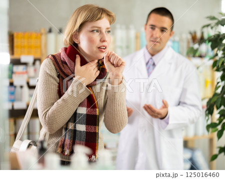 Girl pharmacy client suffers from sore throat and cold, pharmacist want to help 125016460