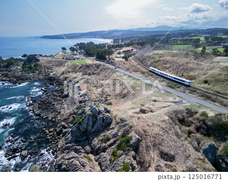 「青森県」八戸市の美しい種差海岸沿いを空撮 125016771