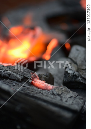 木炭、火起こし、炎 125017300