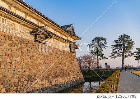 (石川県)金沢城 五十間長屋・菱櫓 早朝 (石川県)金沢城 五十間長屋・菱櫓 早朝 125017709