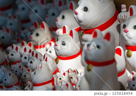 【東京都】たくさんの招き猫が圧巻の豪徳寺 125018454