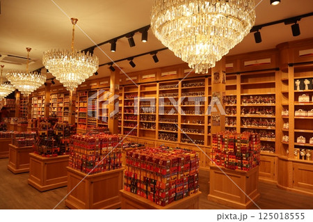 ベルギー・ブリュッセルのチョコレートショップ 125018555