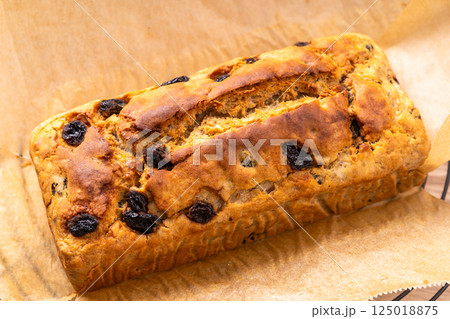 レーズンバナナケーキ 125018875