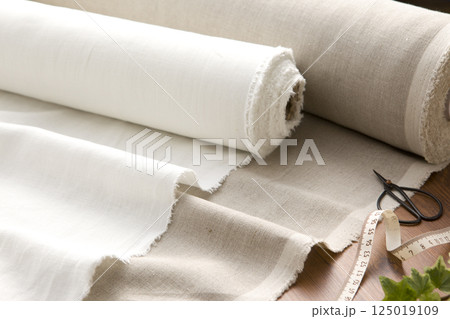 2色のロールリネン生地 125019109