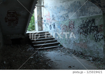 Dilapidated staircase in an old house with shards of brick and plaster Dilapidated staircase in an old house with shards of brick and plaster 125019421