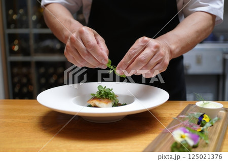 Decorating meal in restaurant 125021376
