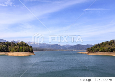 北海道上士幌町、糠平湖展望台からの眺め【5月】 北海道上士幌町、糠平湖展望台からの眺め【5月】 125022276