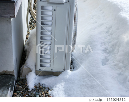 エアコン室外機　冬　雪　低温 125024812
