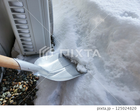 エアコン室外機　冬　雪　低温 125024820