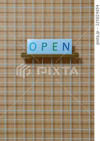 文字カード OPENのサイン 文字カード OPENのサイン 125024854