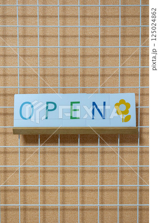 文字カード OPENのサイン 文字カード OPENのサイン 125024862