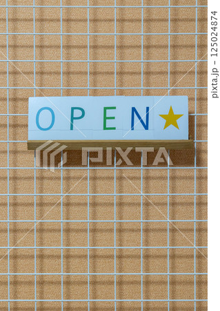 文字カード OPENのサイン 文字カード OPENのサイン 125024874