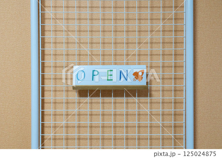 文字カード OPENのサイン 文字カード OPENのサイン 125024875
