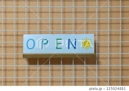 文字カード OPENのサイン 文字カード OPENのサイン 125024881