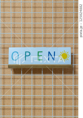 文字カード OPENのサイン 文字カード OPENのサイン 125024882