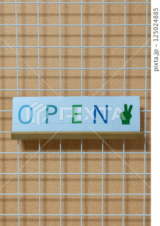 文字カード OPENのサイン 文字カード OPENのサイン 125024885