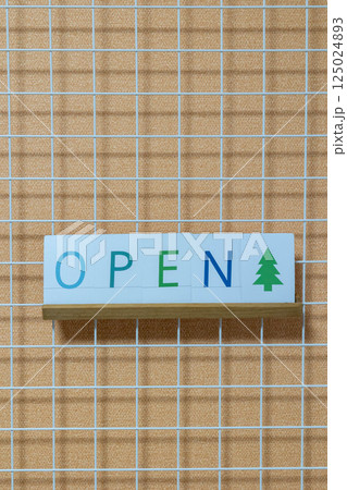 文字カード OPENのサイン 文字カード OPENのサイン 125024893